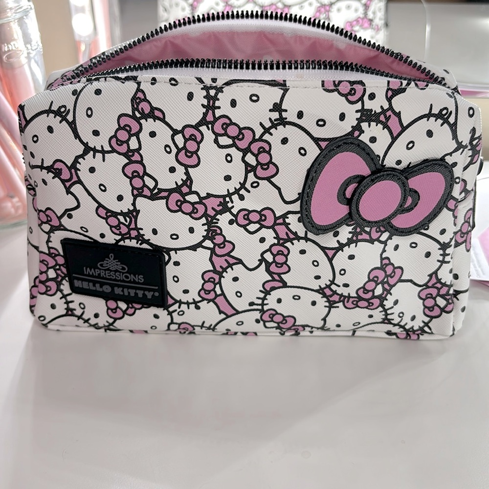 Cute Hello Kitty Makeup Bag | Sanrio